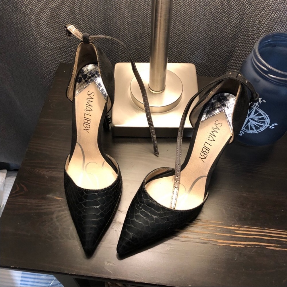 Pointed toe heels